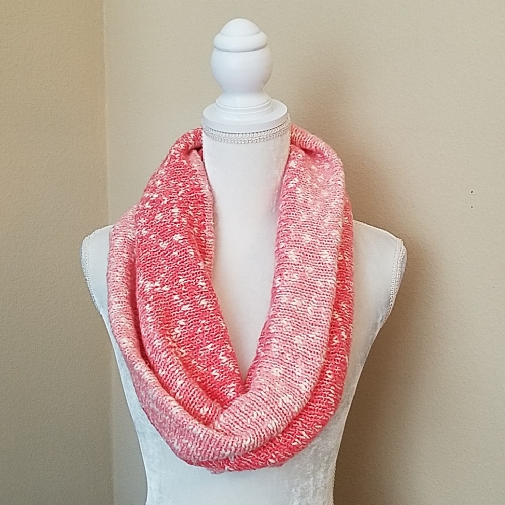 NWOT - COZY & WARM MOSSIMO PINK/WHT INFINITY SCARF